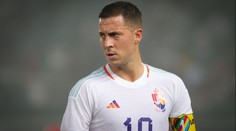 FIFA zakázala Belgičanům venkovní dresy. Vadí jí nápis na límci