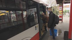 S rouškami, či bez? Lidé je sundali, hygienici vyřizují mraky přestupků