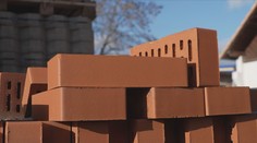 Ceny stavebnin konečně klesají. Některý materiál se ale vyplatí koupit v Polsku