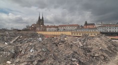Brno má "novou" atrakci. Po demolici obchoďáku jde krásně vidět Petrov
