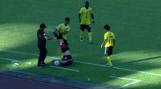 Surová odplata. Fotbalista soupeři málem prokopnul břicho