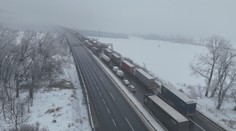 Sedm zraněných a obří kolona. Dálnici D8 na dlouhé hodiny ochromila nehoda dodávky