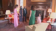 Vévodové se vracejí ze Skotska. Kate splnila holčičce s leukémií její sen