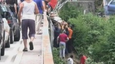 Místo dovolené smrt! Autobus v Černé Hoře spadl do rokle, na místě je 18 obětí