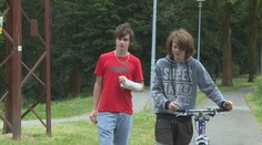 Hrdinové (14 a 17) při vyjížďce zachránili vážně zraněného muže!