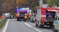Tragická nehoda na Vsetínsku. Po střetu s kamionem zemřeli dva lidé