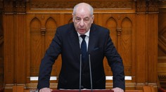 Maďarský prezident podepsal svůj konec. Mluví o útoku na demokracii
