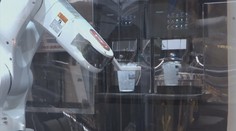 VIDEO: Robot barista uvaří až čtrnáct káv najednou