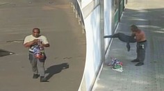 Pomozte najít zrůdu! 70leté stařence ukradl lstí rodinný šperk
