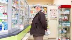 Čeští senioři nemají na léky. Snaha ušetřit je nutí zanedbávat léčbu