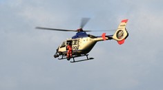 V Sasku se zřítila helikoptéra do řeky. Dva vojáky našli mrtvé, třetího hledají