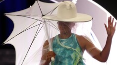 INTERNET ŘEŠÍ: Bláznivý outfit tenistky a Alcaraz jako hotelový portýr