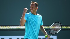 Rosol smetl soupeře za 47 minut, v kvalifikaci jdou dál i další Češi