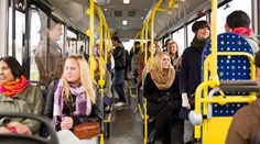 Chlapec dostal v autobuse záchvat. Pomohl mu jediný cestující, ostatní přihlíželi