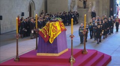 Královnino tělo dorazilo do Westminster Hall. Rozloučit se přijde milion lidí