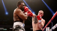 SKANDÁLNÍ PROHRA: Boxer Pála řezal Chisoru, sudí pak divně skončil zápas!