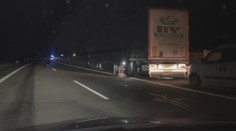 Prasklá pneumatika uprostřed dálnice způsobila nehodu sedmi aut