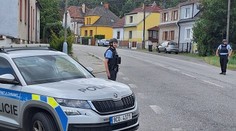Policisté ve Strakonicích pátrali po ženě. Měla na souseda mířit zbraní