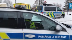 Tragická nehoda v Ostravě. Při srážce auta s vlakem zemřely dvě děti