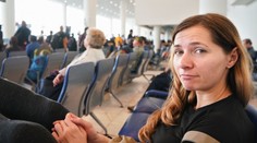 V teplácích a bez kartáčku, pláče Češka v Řecku. Nové věci ji už stály tisíce