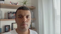 Moderátor Rey Koranteng zmizel z obrazovek. Stalo se, čeho se bál