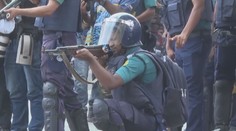 Počet obětí při násilných protestech v Bangladéši stoupá. Zatčených je přes 2 500