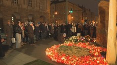 Češi uctili památku obětí střelby na FF UK. Bolest se nezmenšuje, říká rektorka