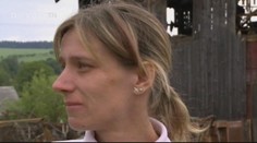 Plameny jim sebraly všechno. Rodina, které shořel dům, je na dně