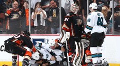 Hertla vyzval gólman! NHL viděla bitku za 165 minut