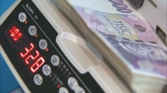 Ekonomika v Česku klesá. Situace se má ale podle analytiků zlepšovat