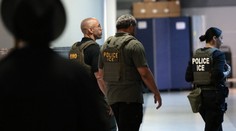 USA hromadně deportují Ukrajince. Některé převáží rovnou na frontu