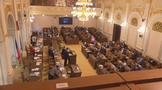 Sněmovna schválila příspěvek 5 000 korun na dítě. Dostane ho ale méně lidí
