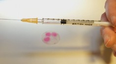 Umělá inteligence navrhla první vakcínu. Vědci ji už testovali na lidech