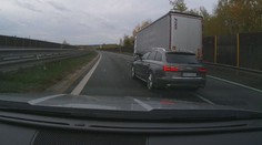 Šílené předjíždění na dálnici! Je zázrak, že se nikomu nic nestalo, říká expert