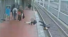 VIDEO: Mladík v Ostravě bezdůvodně srážel lidi. Starší ženu shodil do kolejiště
