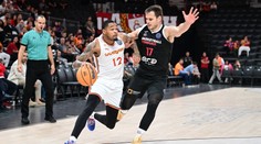 Basketbalisté Nymburka urvali v Lize mistrů výhru, bez porážky vedou skupinu