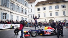 Vettel se s Red Bullem proháněl v ulicích Štýrského Hradce