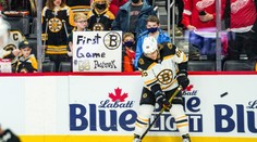 Formát Pastrňák: Chlapec navštívil svůj první zápas NHL. Čech mu věnoval dárek