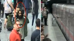 Cestující se nestačili divit! Metro zastavilo, mladík vykopl dveře. VIDEO