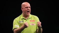 Van Gerwen krok od "devítky"! Lewis musí zabojovat (VIDEO)