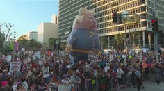 Američané kvůli Trumpovi vyšli do ulic. Protestovali i proti Muskovi