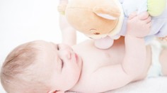 Detaily z nálezu dítěte: Cvalík byl v babyboxu nacpaný, už má jméno