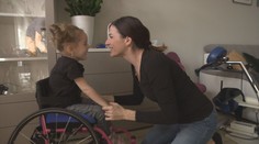 Sofince (3) nefungují správně nervy a ochabují jí svaly. Pomáhají Dobří andělé