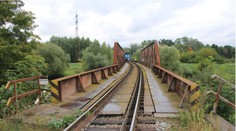 Průvodčí vypadl z vlaku na Břeclavsku, jeho smrt řeší kriminalisté