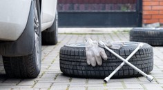 Dojíždíte v létě zimní pneumatiky? Test ukázal, že to rozhodně není dobrý nápad