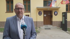 Vysvědčení pro ministra školství Beka: Dostal dvojku z chování za papalášství