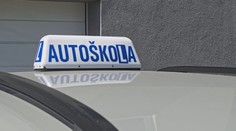Instruktor s žákem v autě měl ohrožovat chodce. Byla mezi nimi i jeho expartnerka