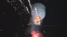 VIDEO: Tradiční festival ohnivých balónů v Barmě