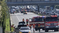 Dálnici D1 blokovaly tři řetězové nehody. Havarovalo při nich 11 aut