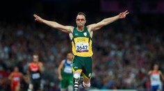 Pistorius se setká s rodiči zastřelené přítelkyně, usiluje o propuštění